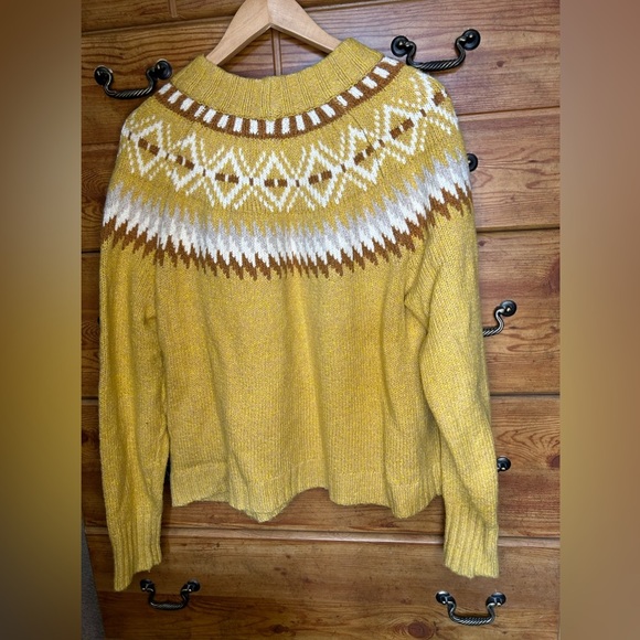 American Eagle Outfitters Yellow Patterned Sweater - Picture 2 of 3